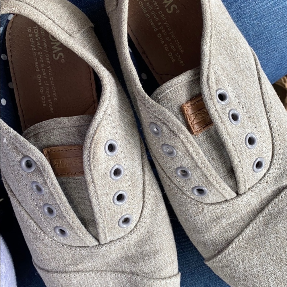 Brand new Toms